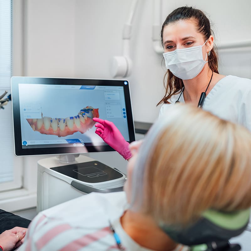 Reviewing 3D scan of a patients mouth